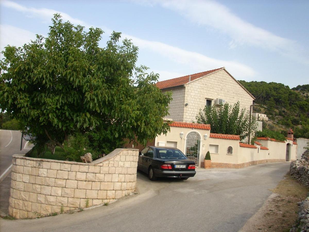 Apartments Darija & Pero Pucisca Exterior photo